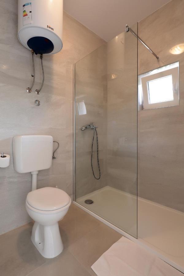 Apartments Lola Novalja Εξωτερικό φωτογραφία