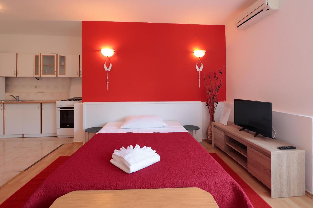 Apartments Lola Novalja Εξωτερικό φωτογραφία