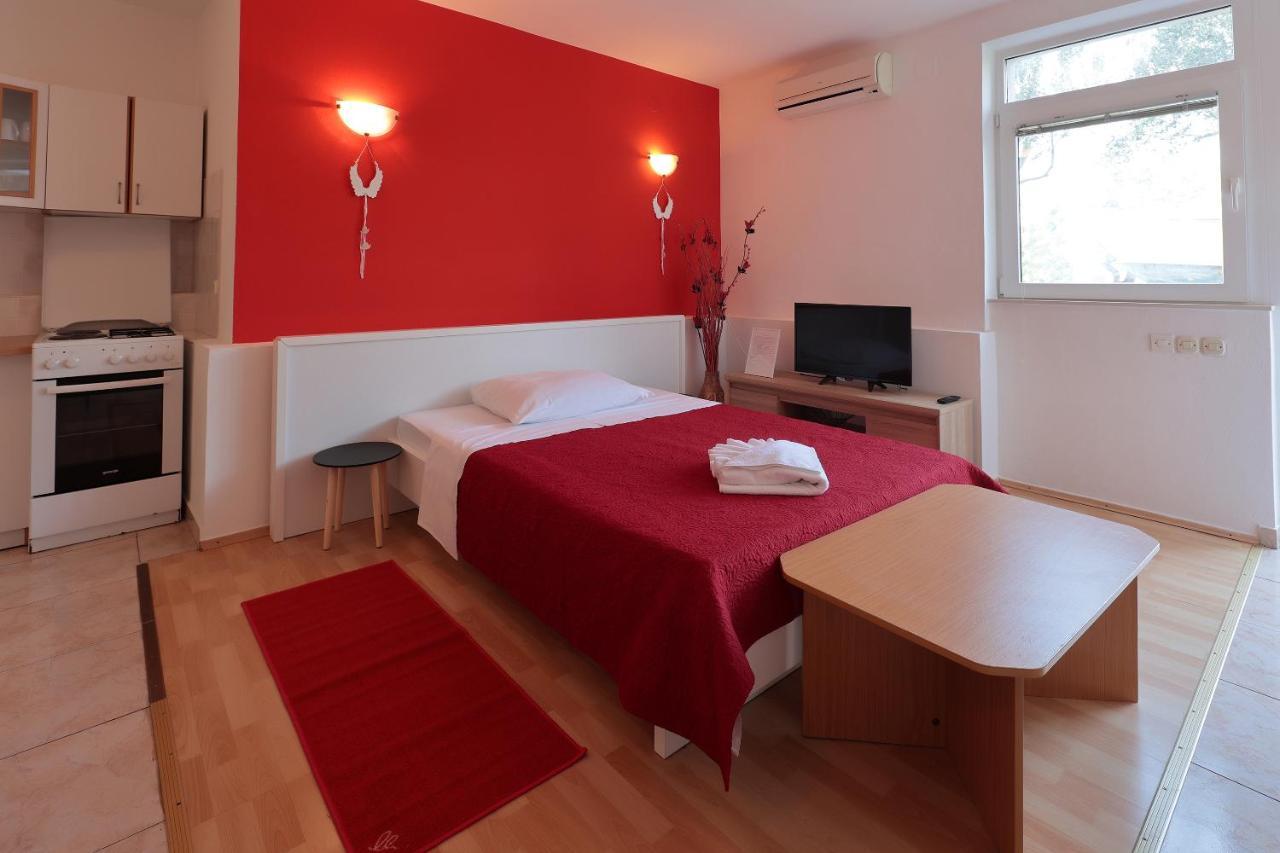 Apartments Lola Novalja Εξωτερικό φωτογραφία