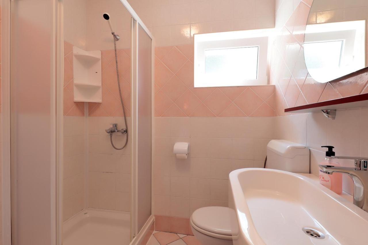 Apartments Lola Novalja Εξωτερικό φωτογραφία