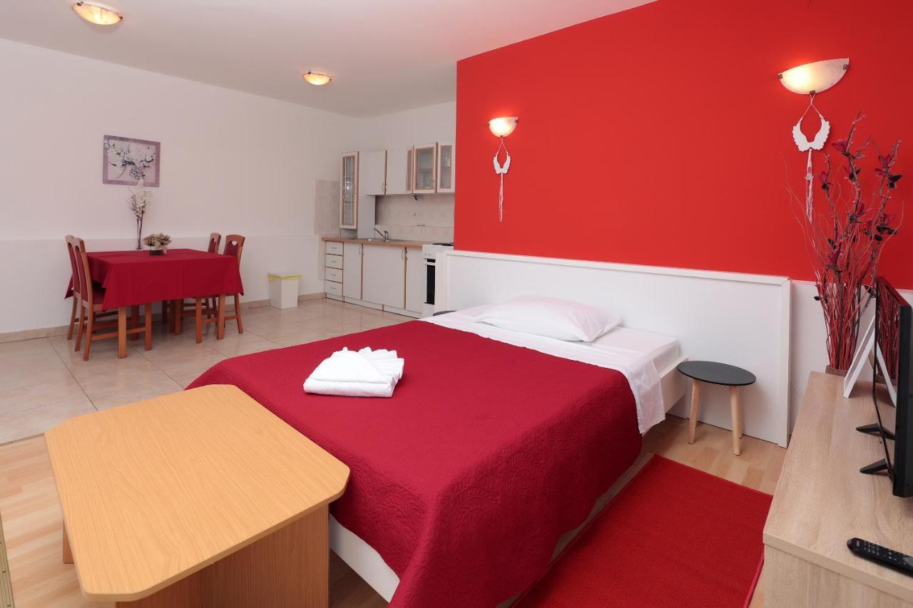Apartments Lola Novalja Εξωτερικό φωτογραφία