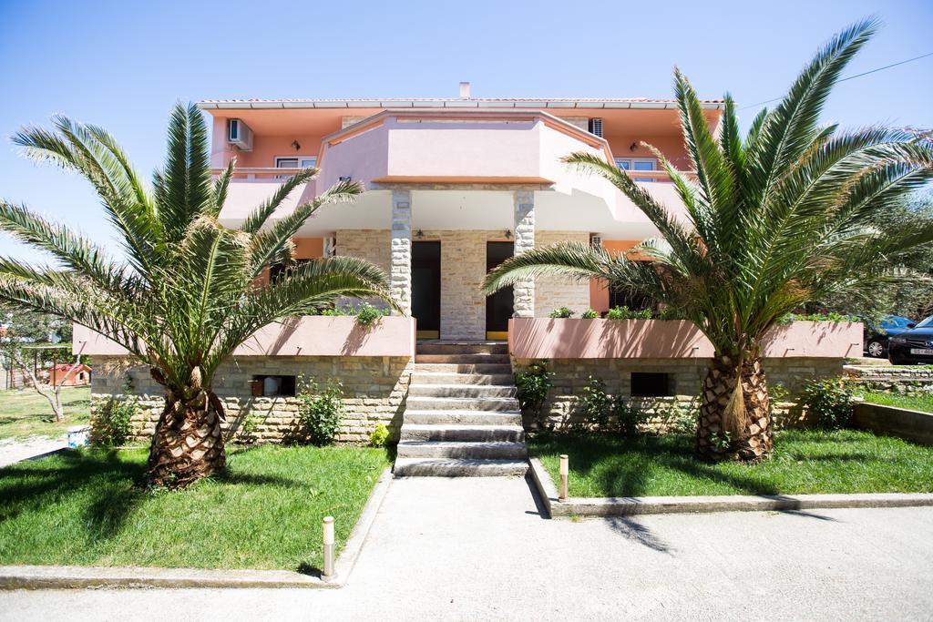 Apartments Lola Novalja Εξωτερικό φωτογραφία