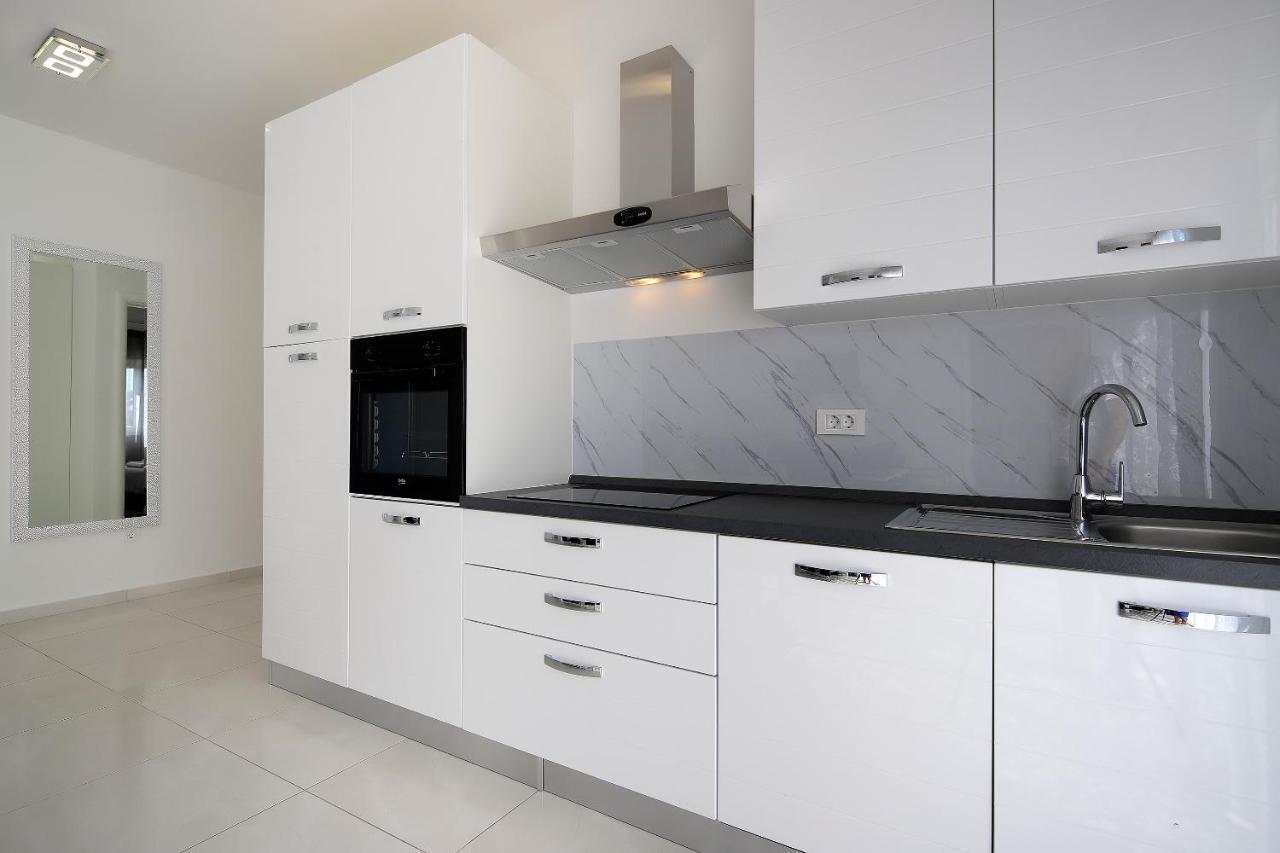 Apartments Lola Novalja Εξωτερικό φωτογραφία