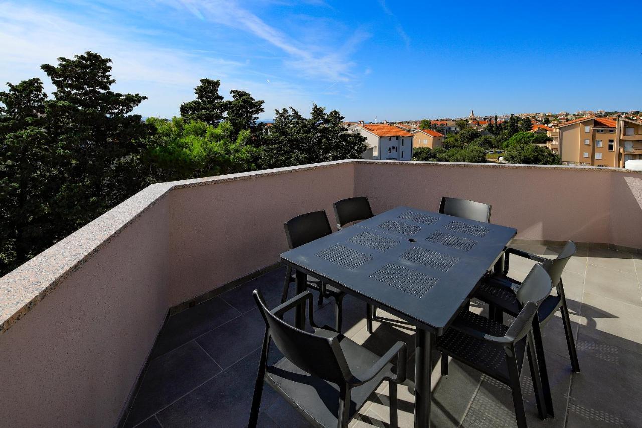 Apartments Lola Novalja Εξωτερικό φωτογραφία