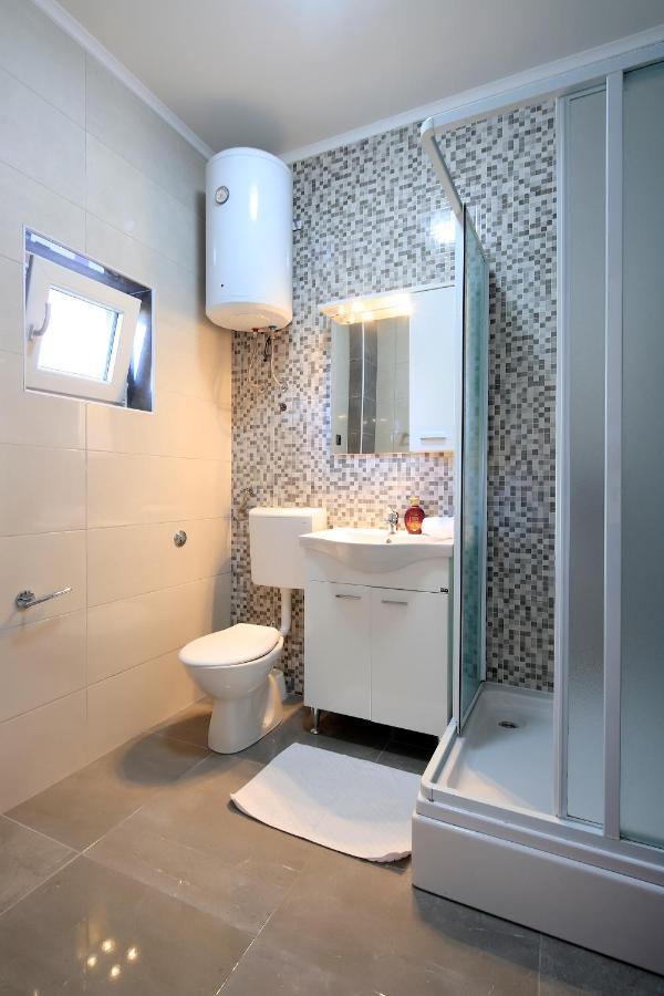 Apartments Lola Novalja Εξωτερικό φωτογραφία
