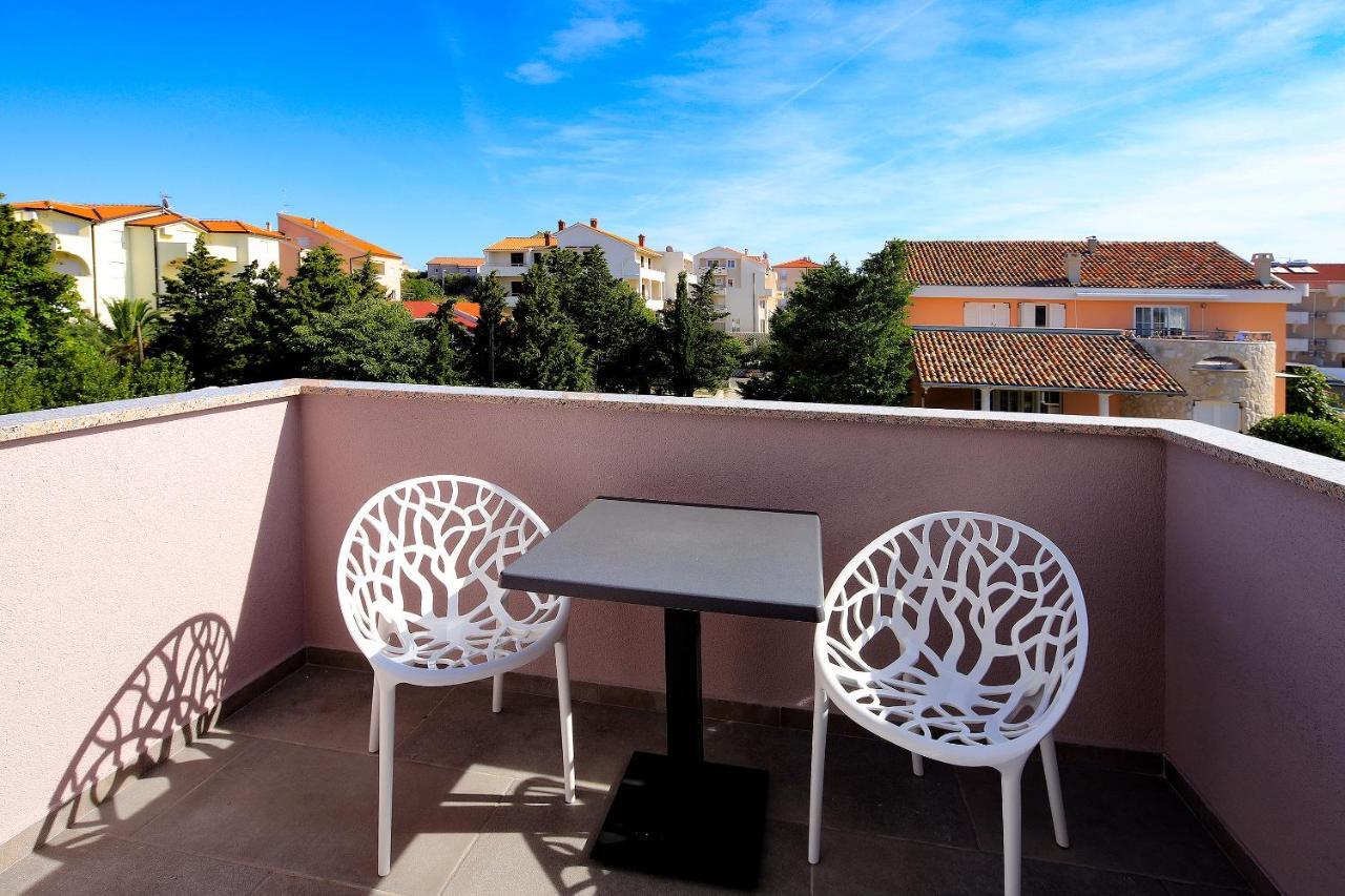 Apartments Lola Novalja Εξωτερικό φωτογραφία