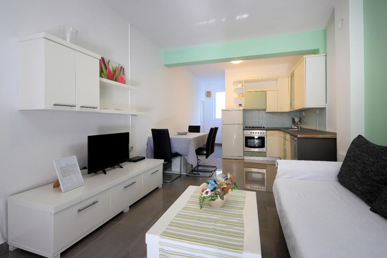 Apartments Lola Novalja Εξωτερικό φωτογραφία