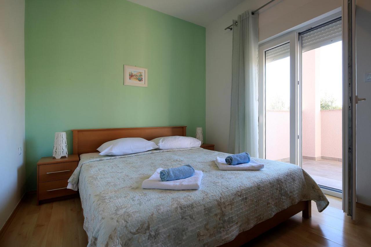 Apartments Lola Novalja Εξωτερικό φωτογραφία