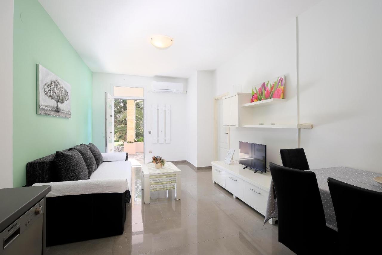 Apartments Lola Novalja Εξωτερικό φωτογραφία