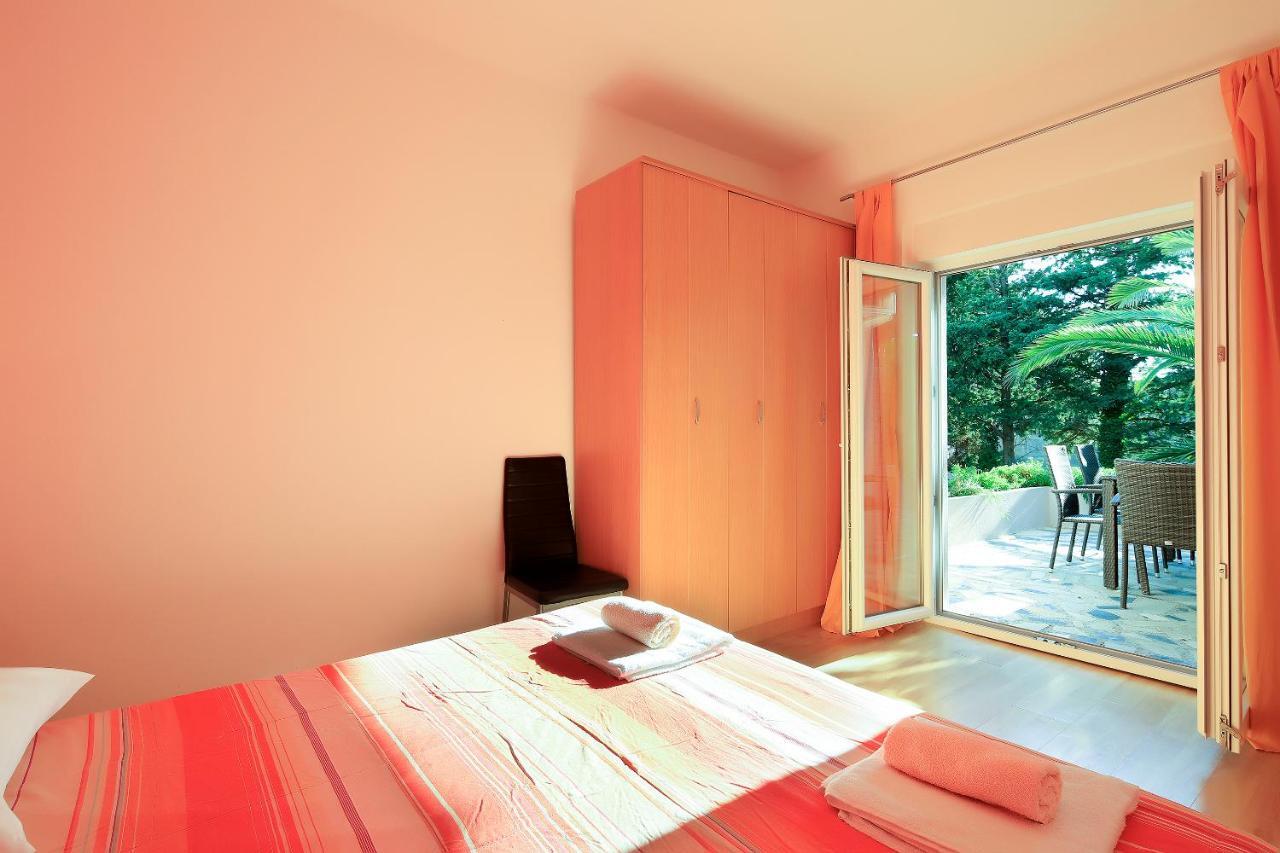 Apartments Lola Novalja Εξωτερικό φωτογραφία
