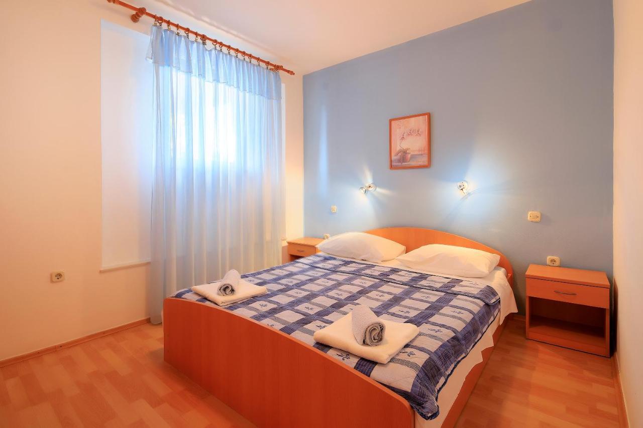 Apartments Lola Novalja Εξωτερικό φωτογραφία