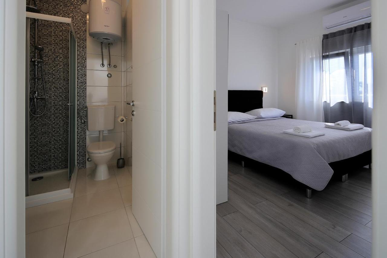 Apartments Lola Novalja Εξωτερικό φωτογραφία