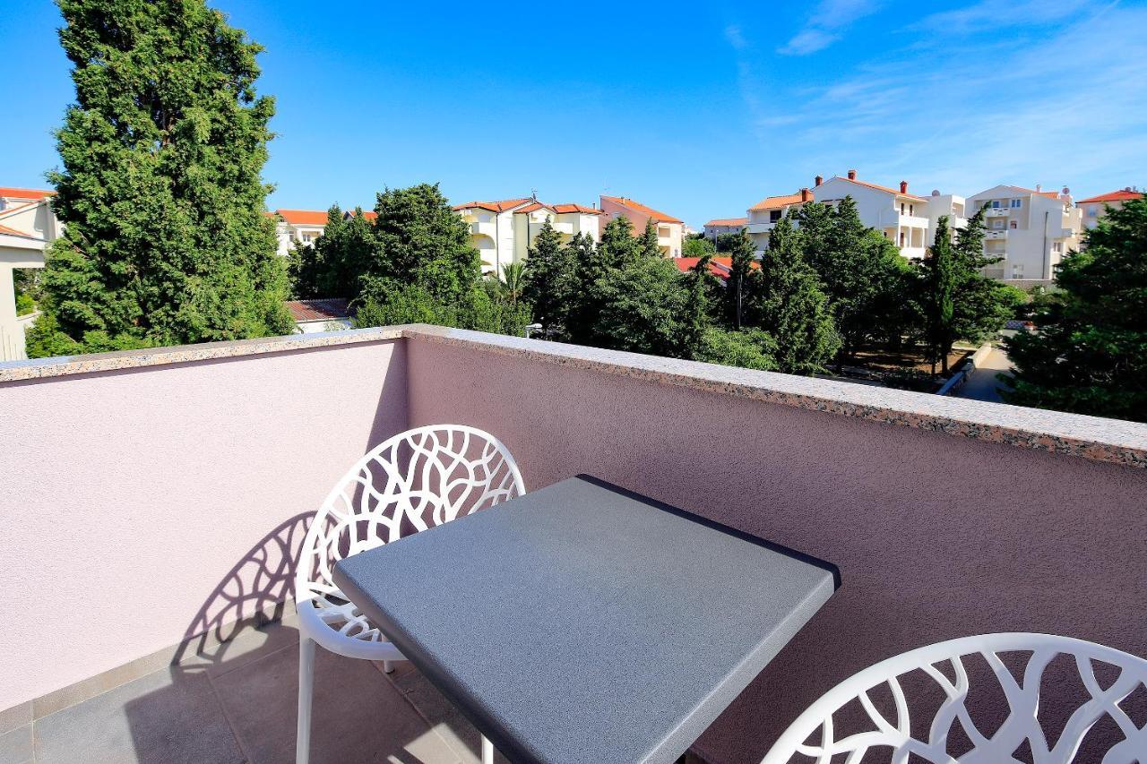 Apartments Lola Novalja Εξωτερικό φωτογραφία