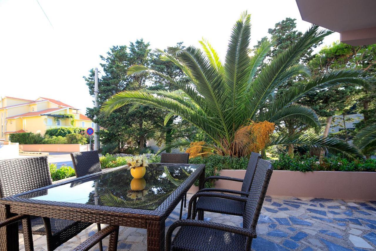 Apartments Lola Novalja Εξωτερικό φωτογραφία