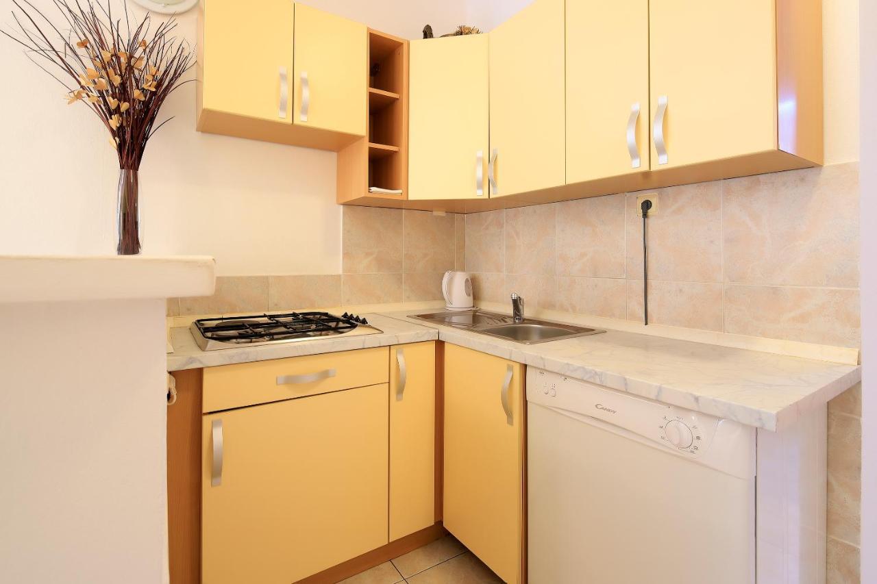 Apartments Lola Novalja Εξωτερικό φωτογραφία