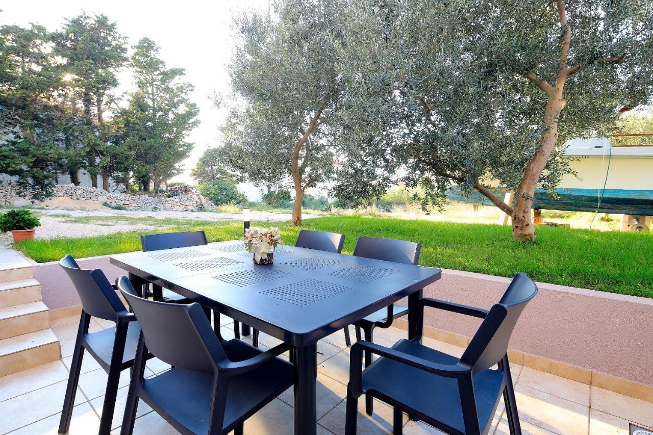 Apartments Lola Novalja Εξωτερικό φωτογραφία