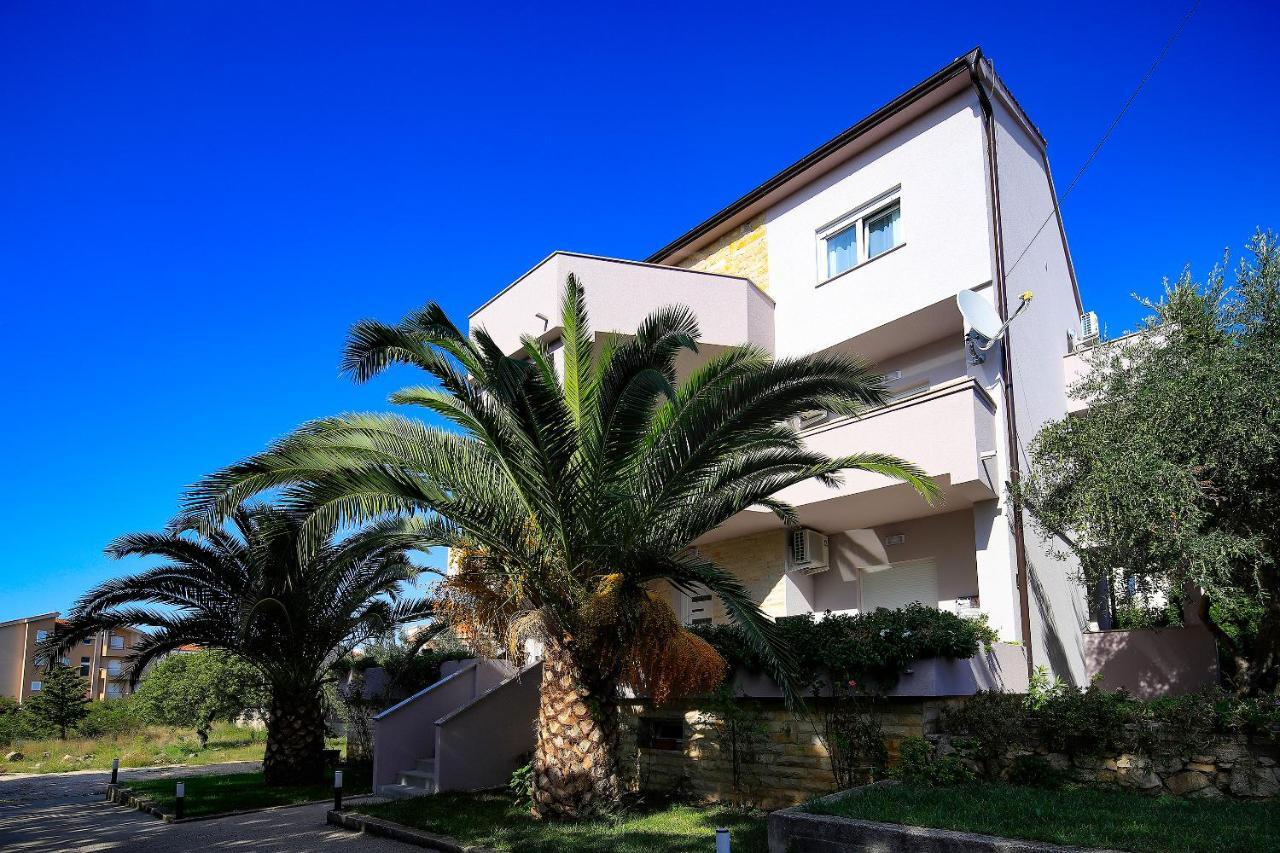 Apartments Lola Novalja Εξωτερικό φωτογραφία