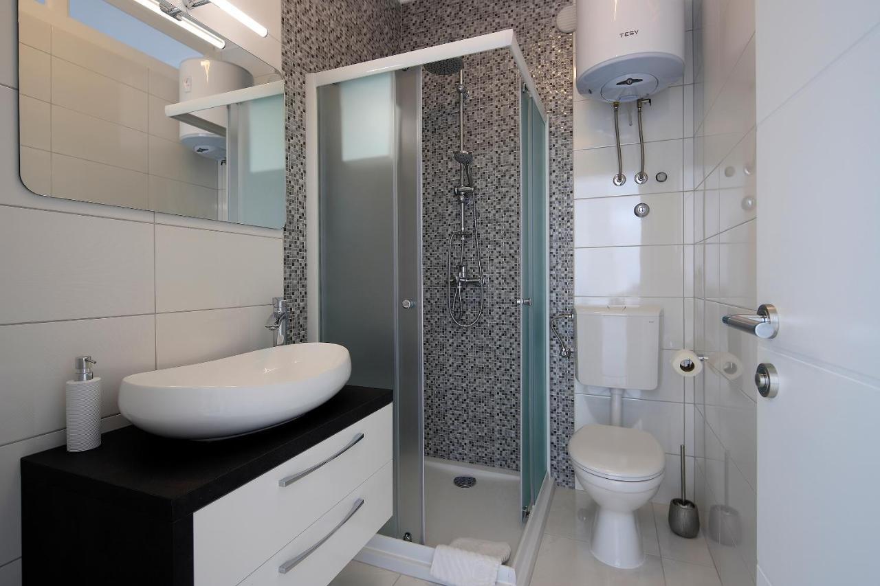 Apartments Lola Novalja Εξωτερικό φωτογραφία