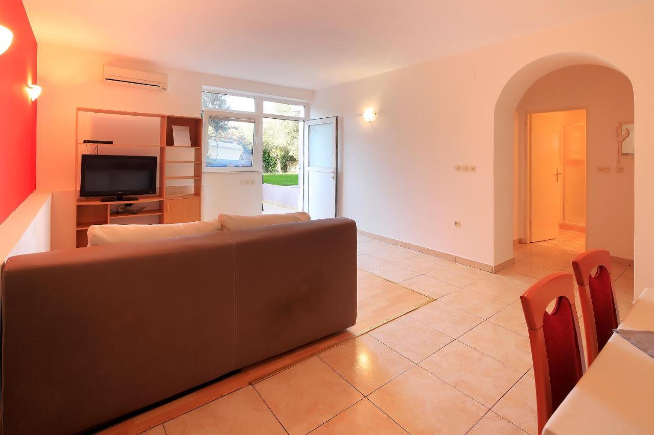 Apartments Lola Novalja Εξωτερικό φωτογραφία